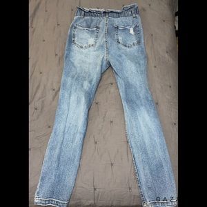 Snug high waisted mom jeans